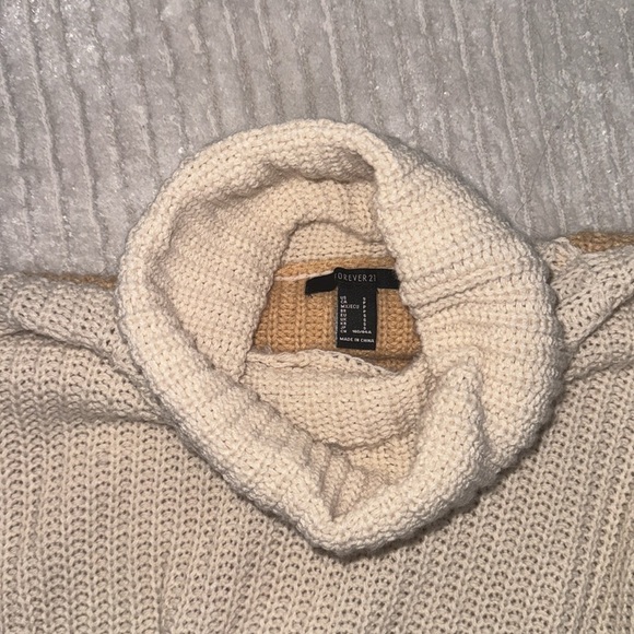 Forever 21 Colorblock Sweater Size Small - Picture 2 of 3